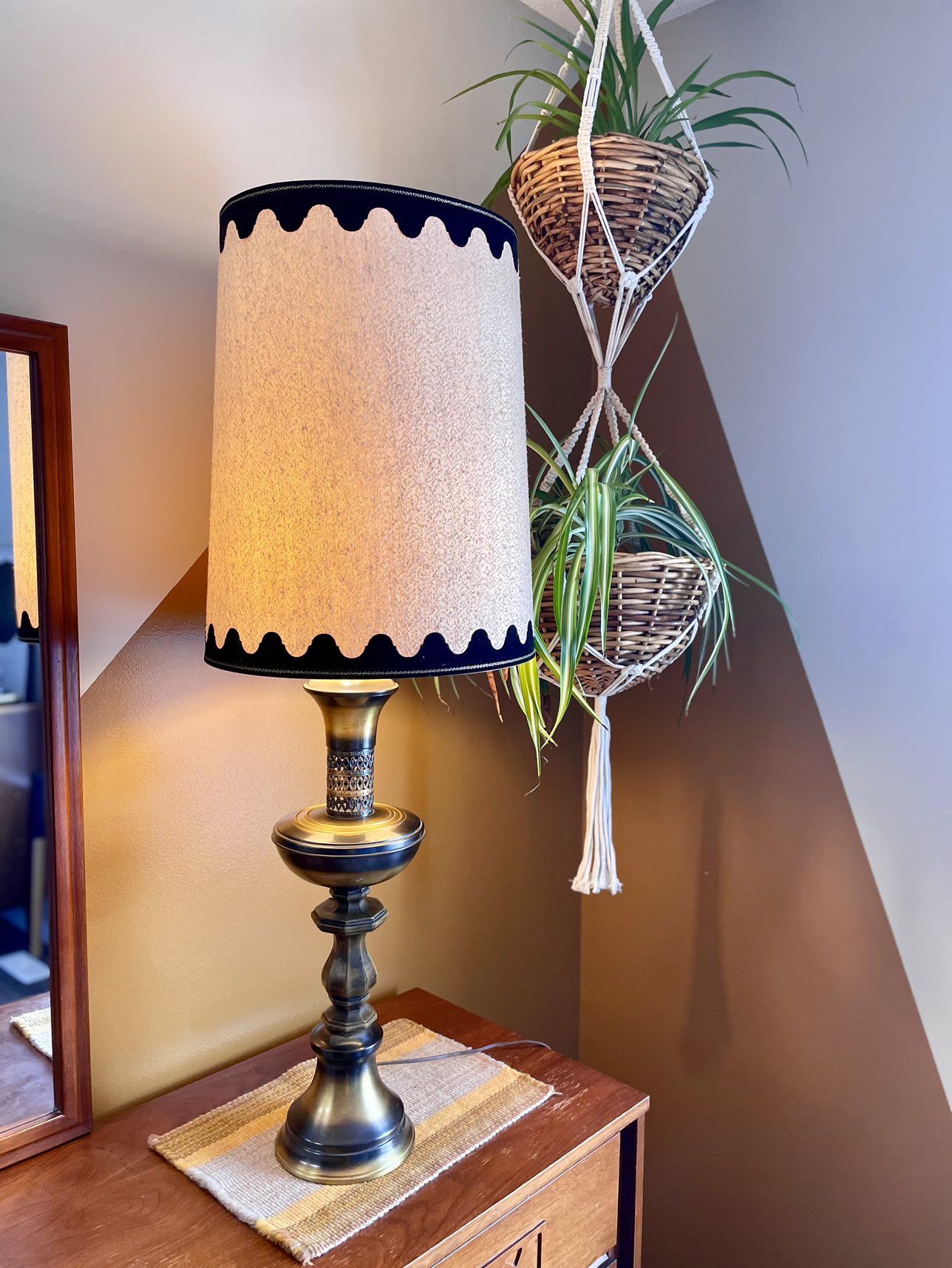 Pair of Vintage faux Brass Lamps w/shades - photo 3