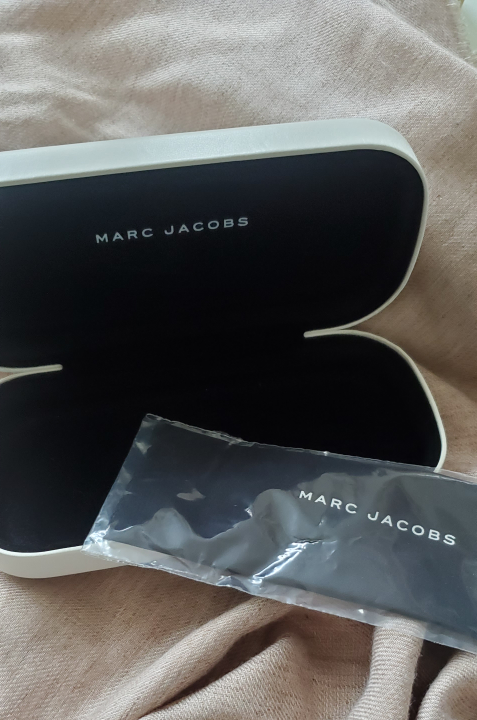 ✨ super cute authentic marc jacobs sunglasses✨ image indicator(6)