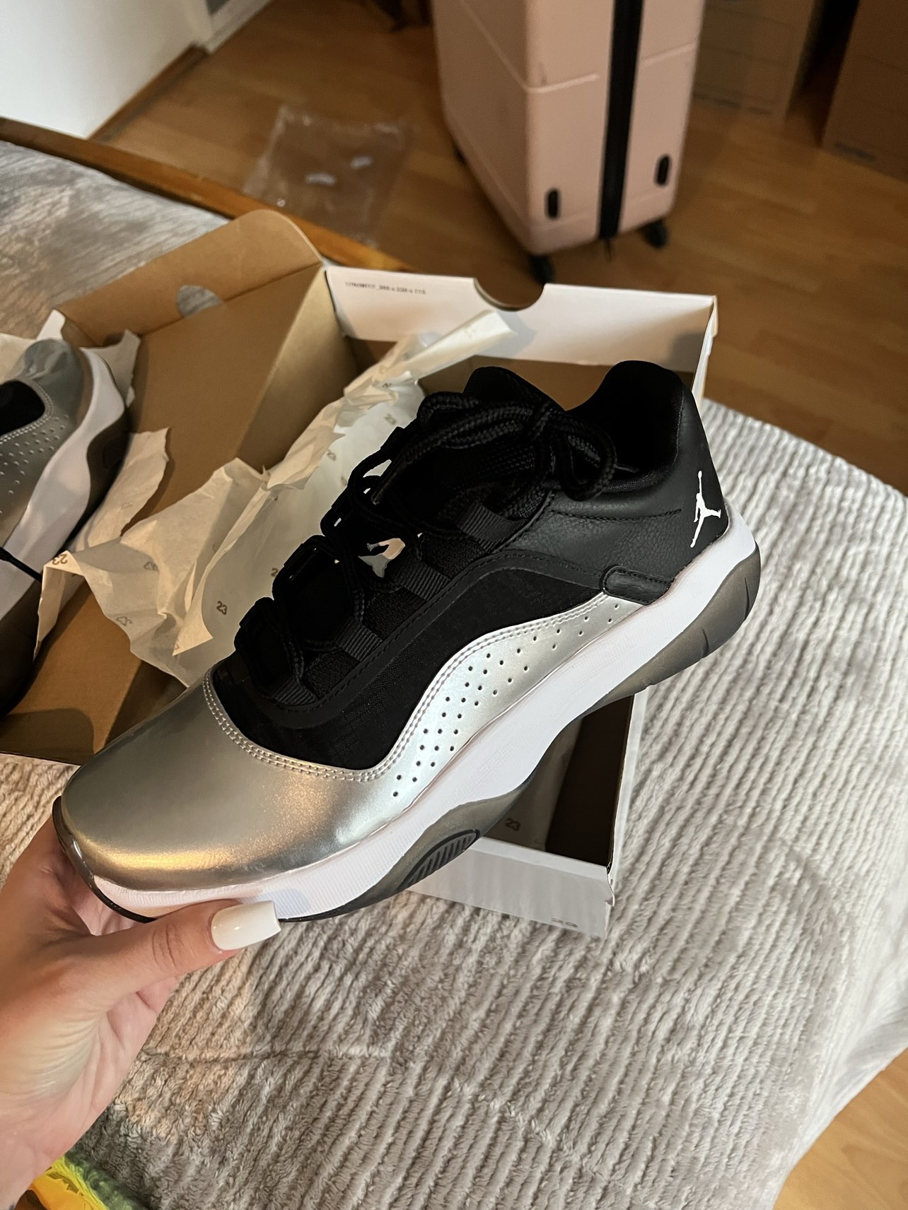 Women’s Jordan Low Size 9 - photo 3