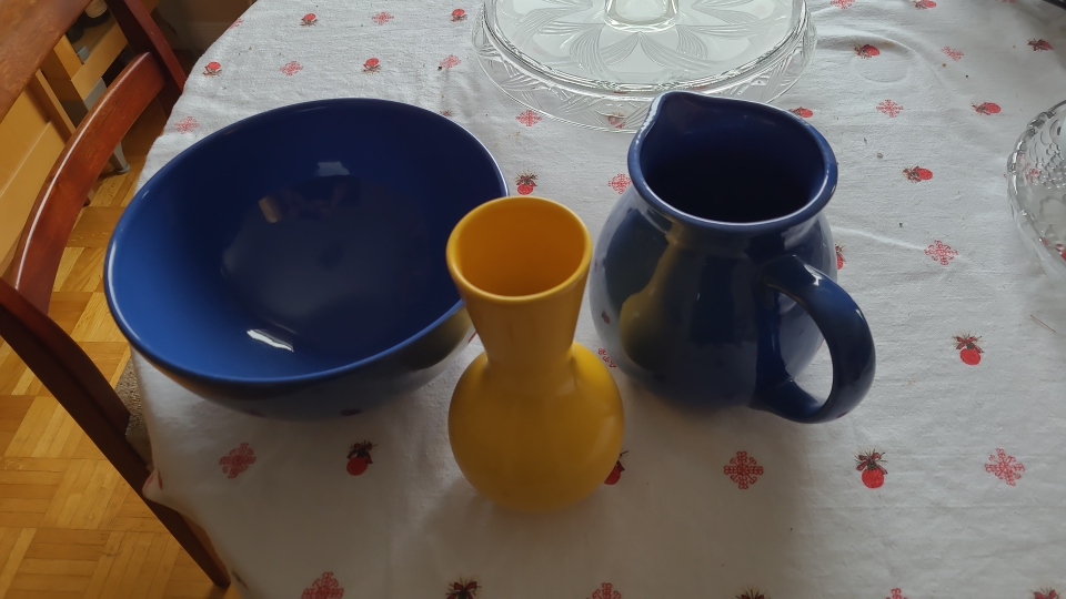 🥕 Bowl, water jug, and vase for $40 - photo 2