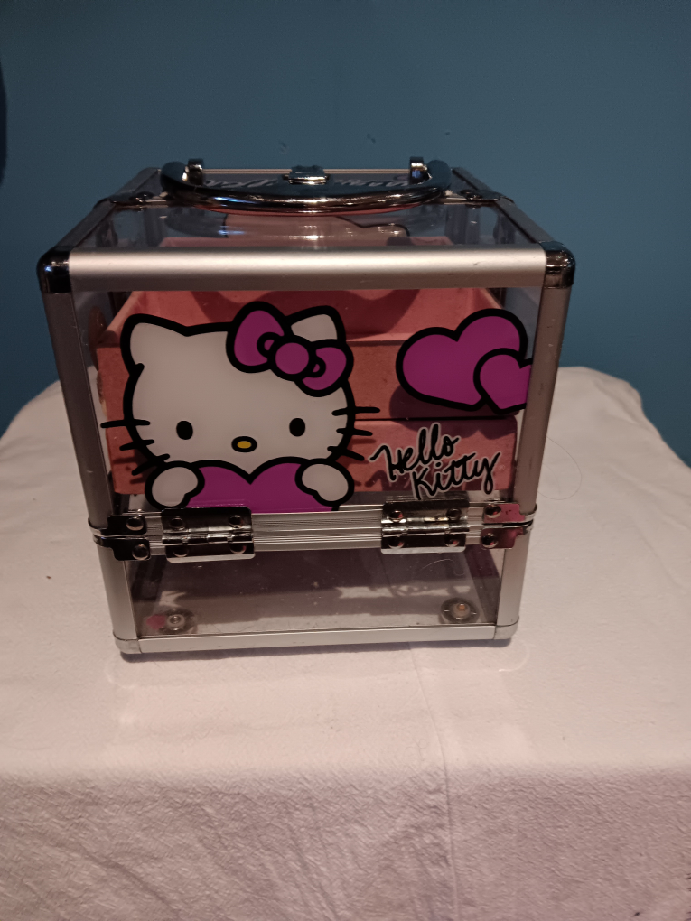 hello kitty box thumbnail