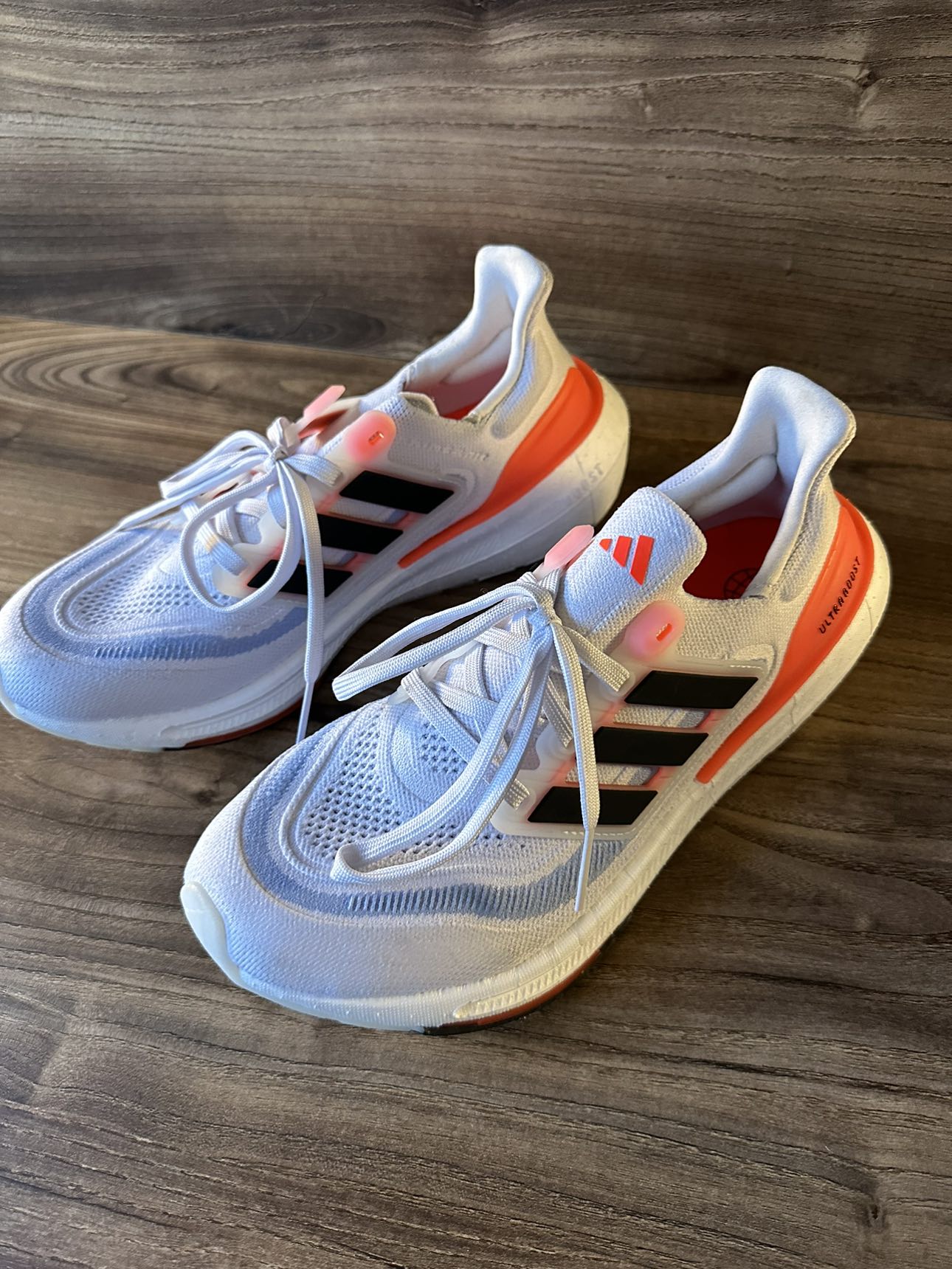 Adidas Ultraboost Light image indicator(2)