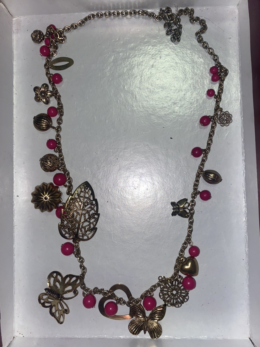 Pretty charmed necklace $4! moving sale)