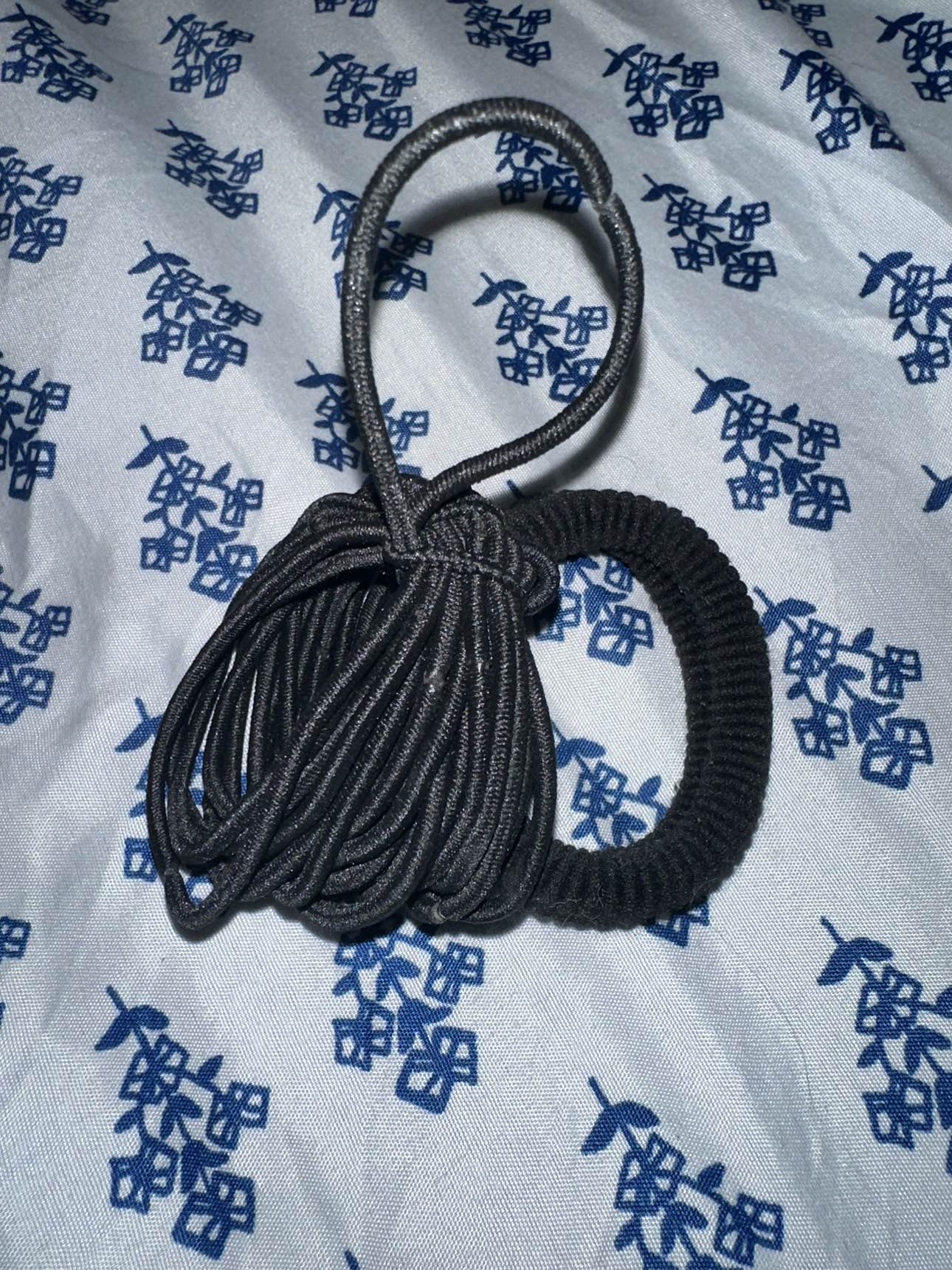 Hair tie thumbnail