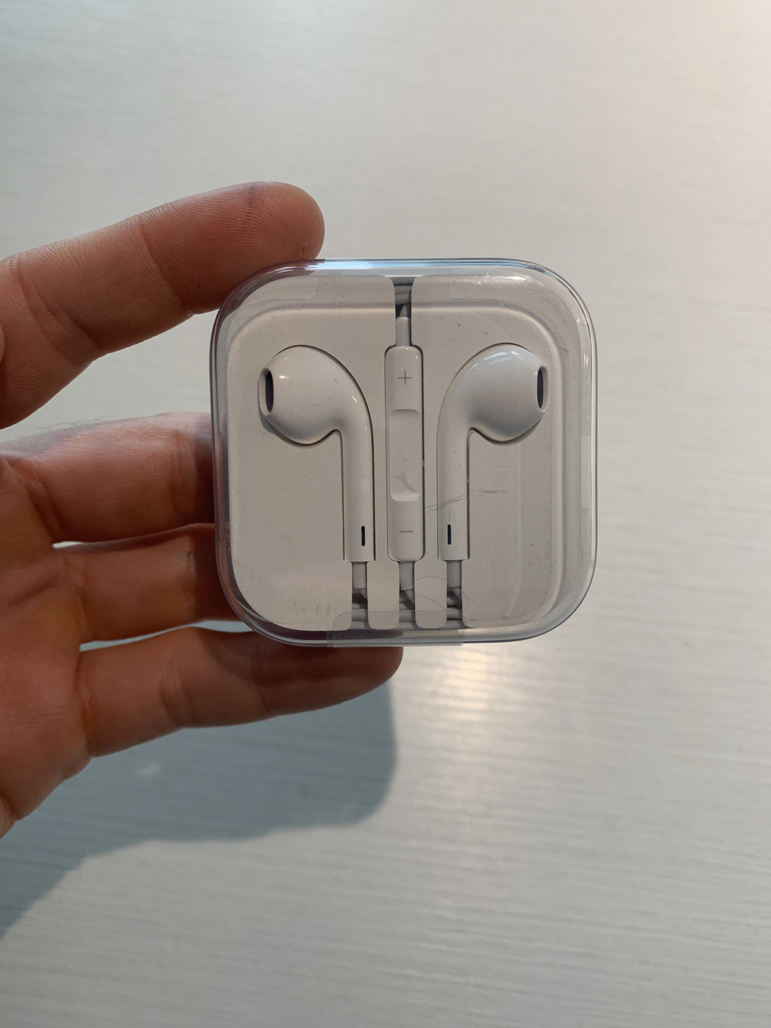 Apple Head phones thumbnail