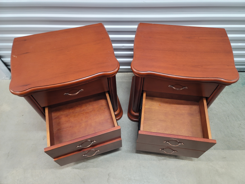 2x Wooden Night Stands in Great Condition (Real Wood) - photo 3