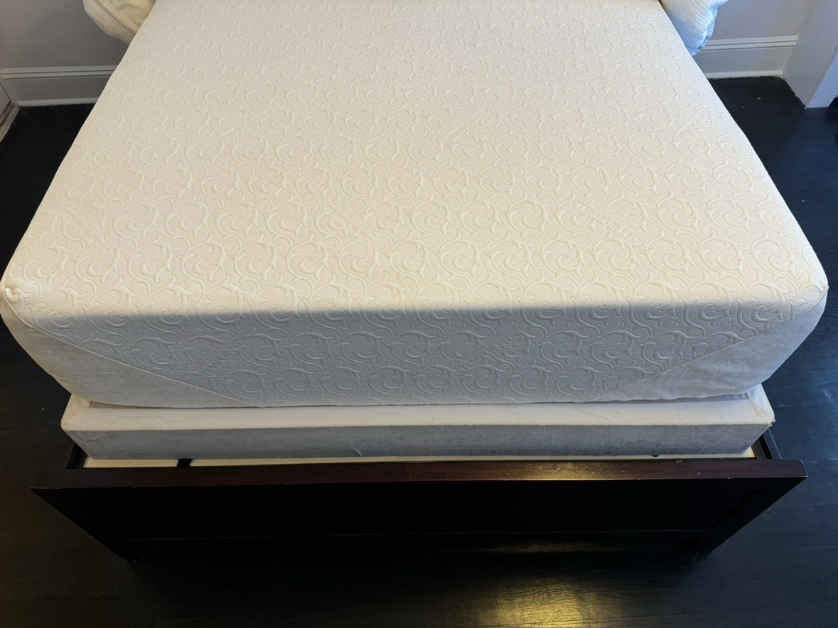 Tempurpedic memory foam mattress - Full
