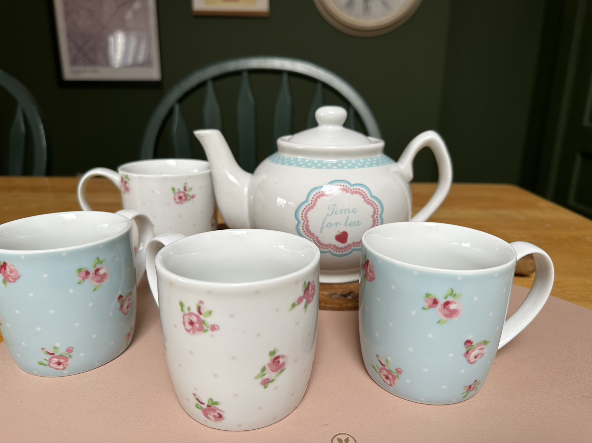English Tea Mug Set & Teapot
