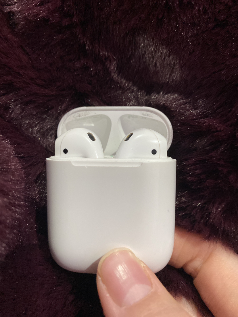 Airpod 2nd gen charging case - photo 2