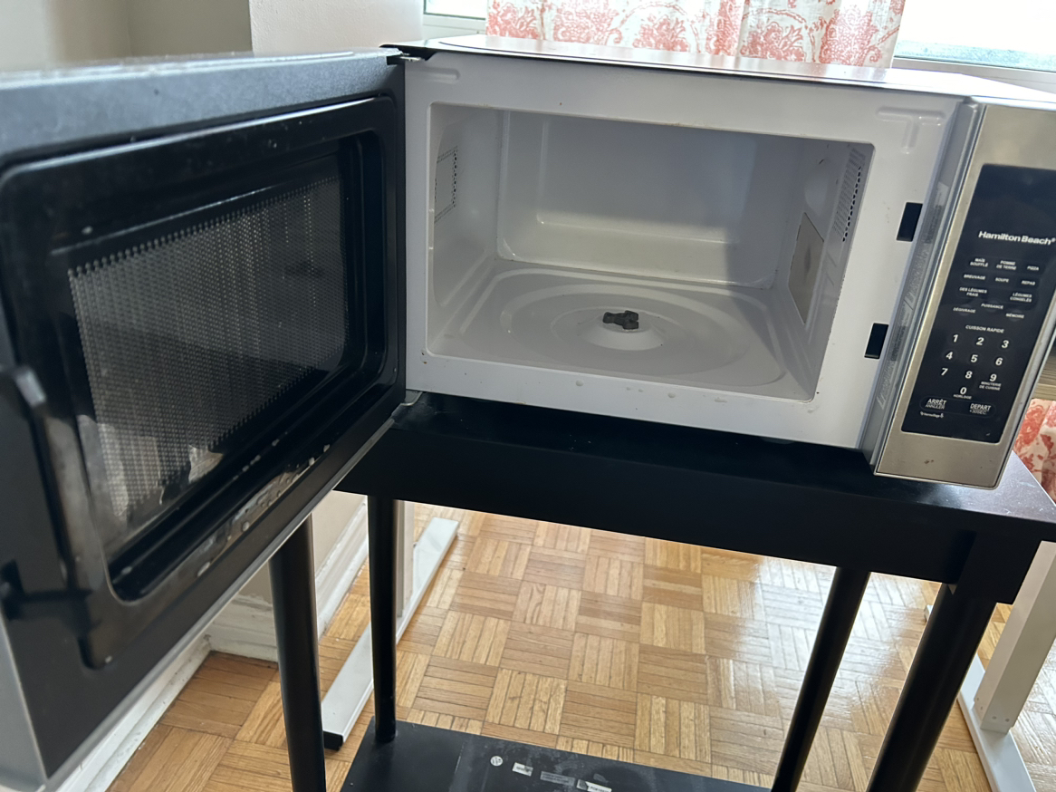 Microwave Oven **Moving Out Sale**