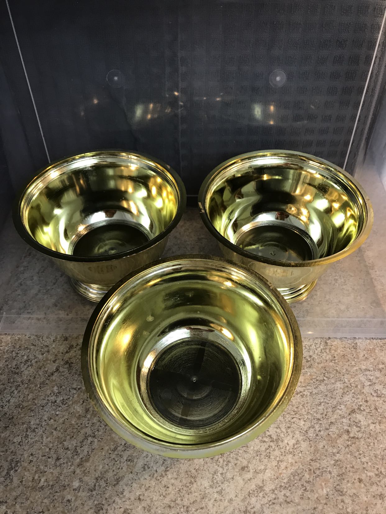 Party Supplies: Gold Plastic Vases 3.5” image indicator(2)