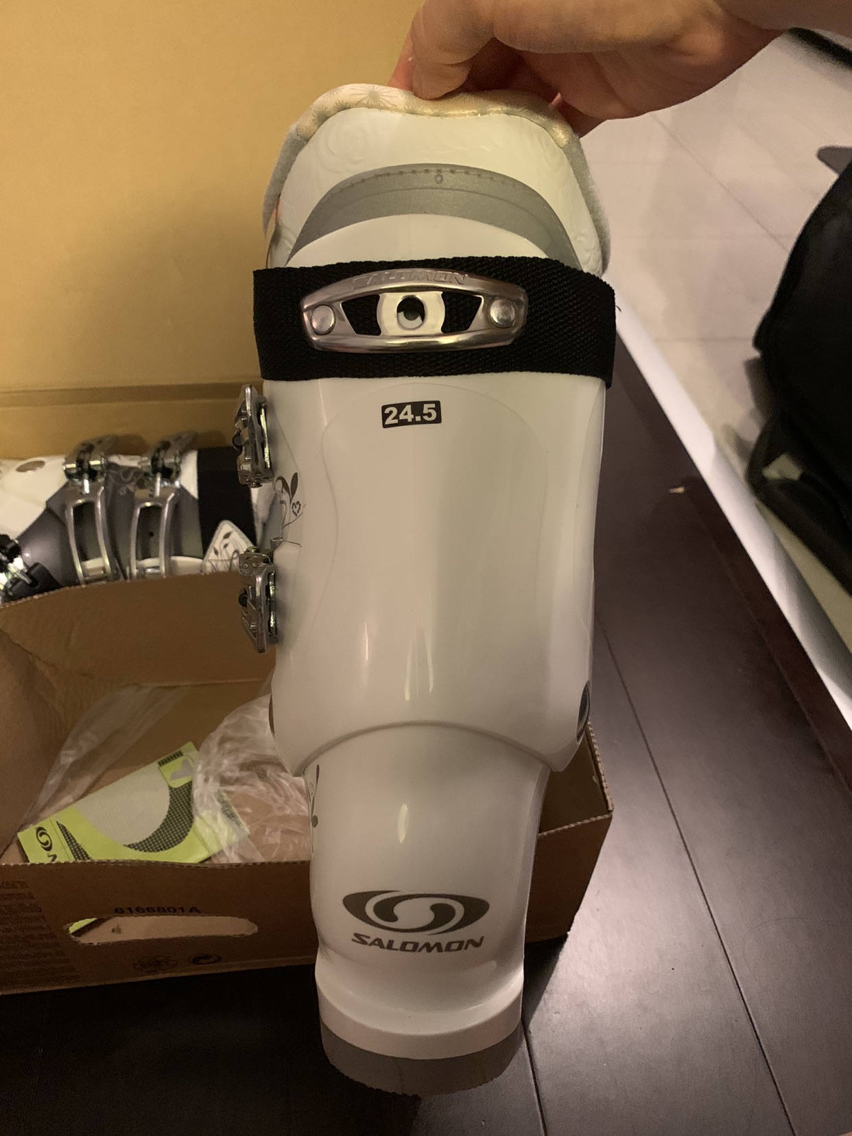 Salomon Ski Boots - Brand New in Box - Size 24.5 - photo 3