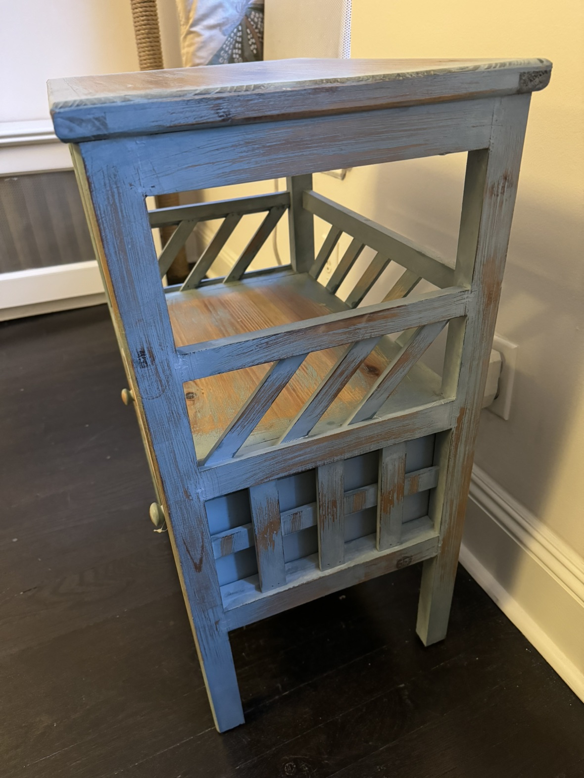 Accent table - photo 2