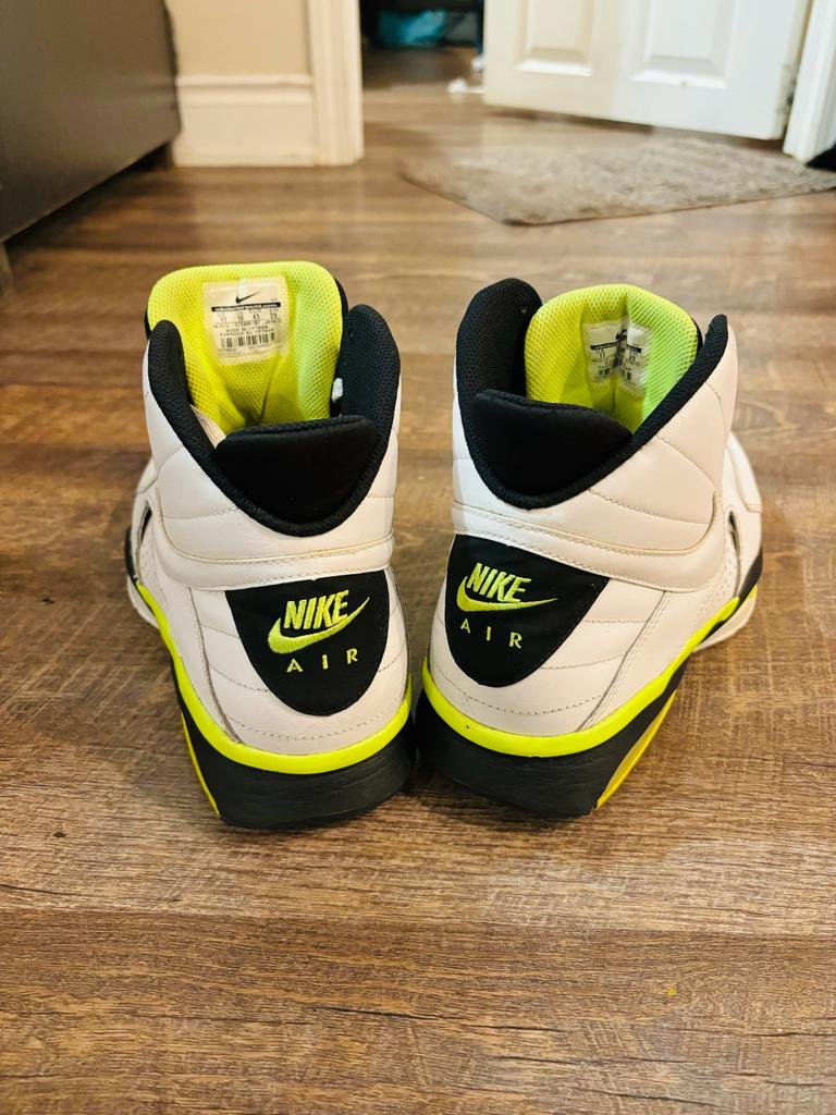 Nike shoes thumbnail
