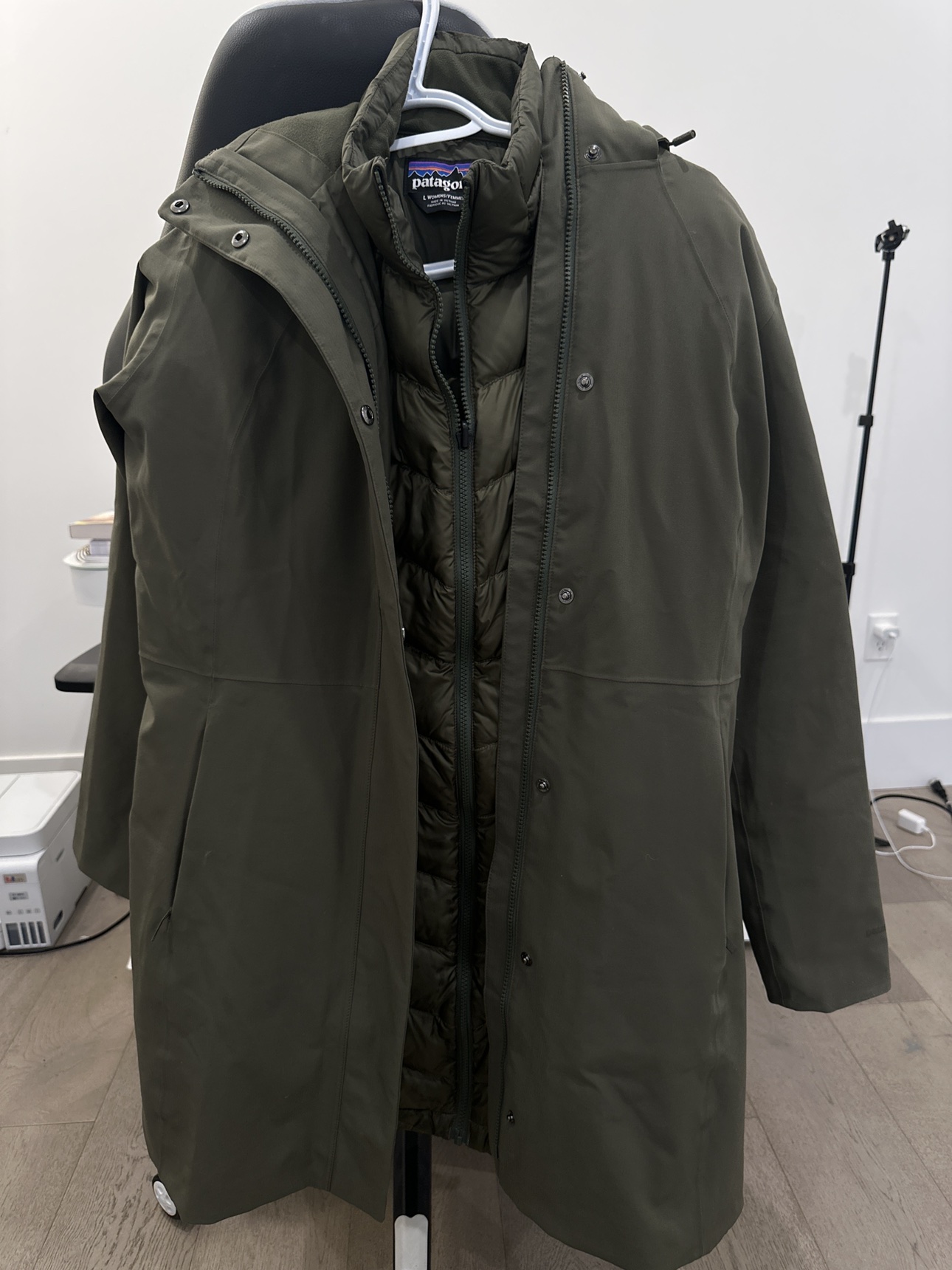 Patagonia Women's Tres 3-in-1 Parka in olive green image indicator(3)