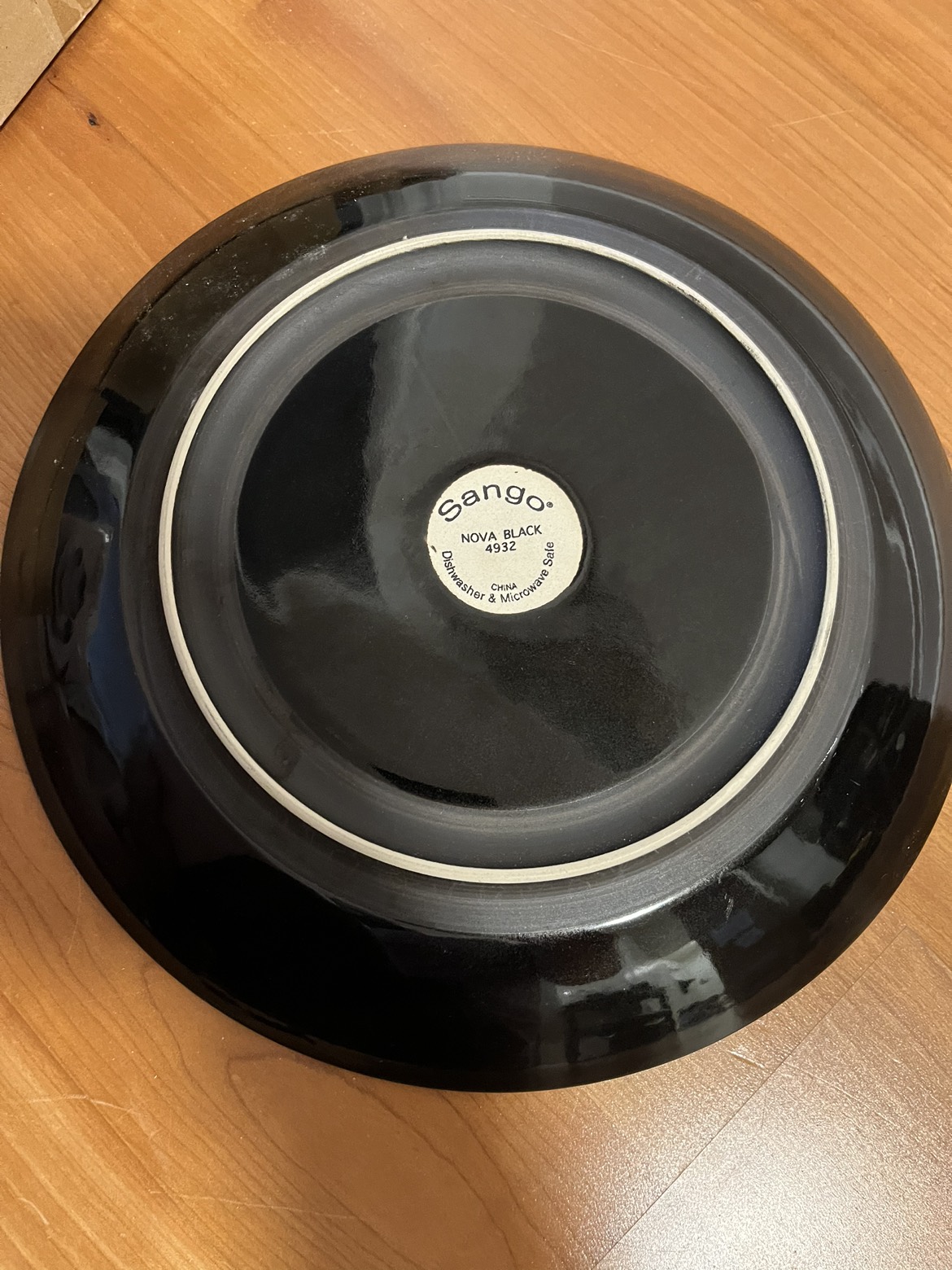 8 place dinnerware set (note: missing one of the large plates) image indicator(2)