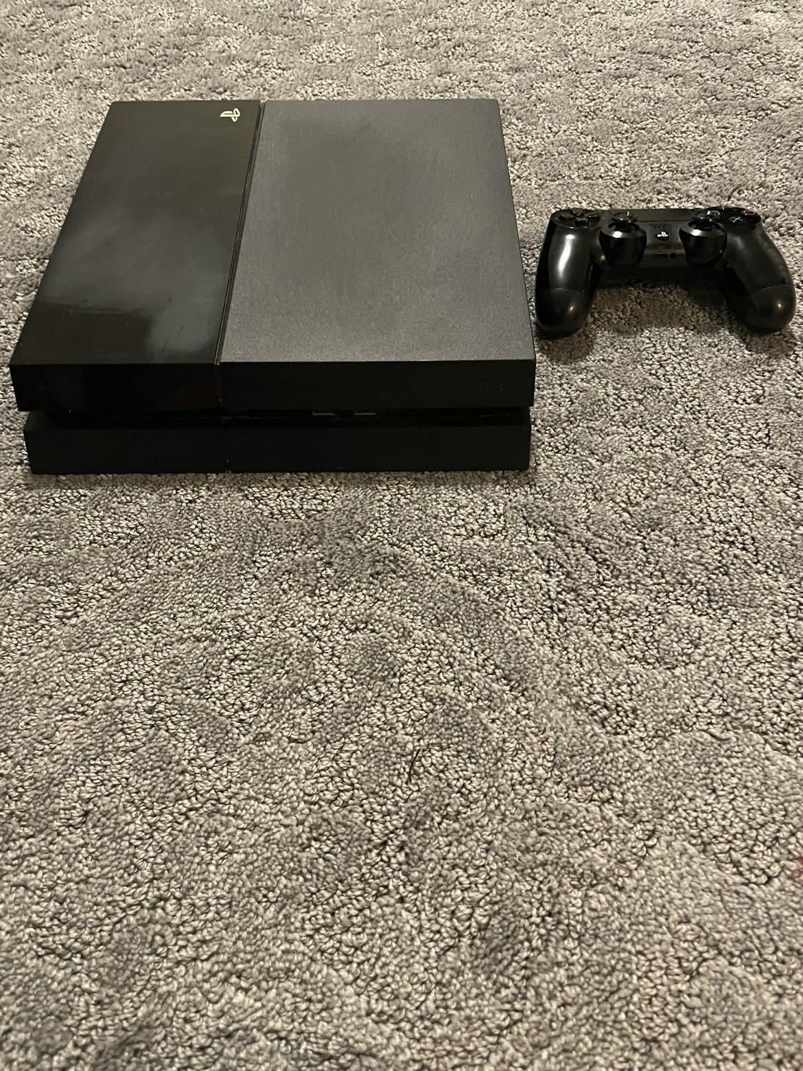 PS4 comes with controller and wires thumbnail