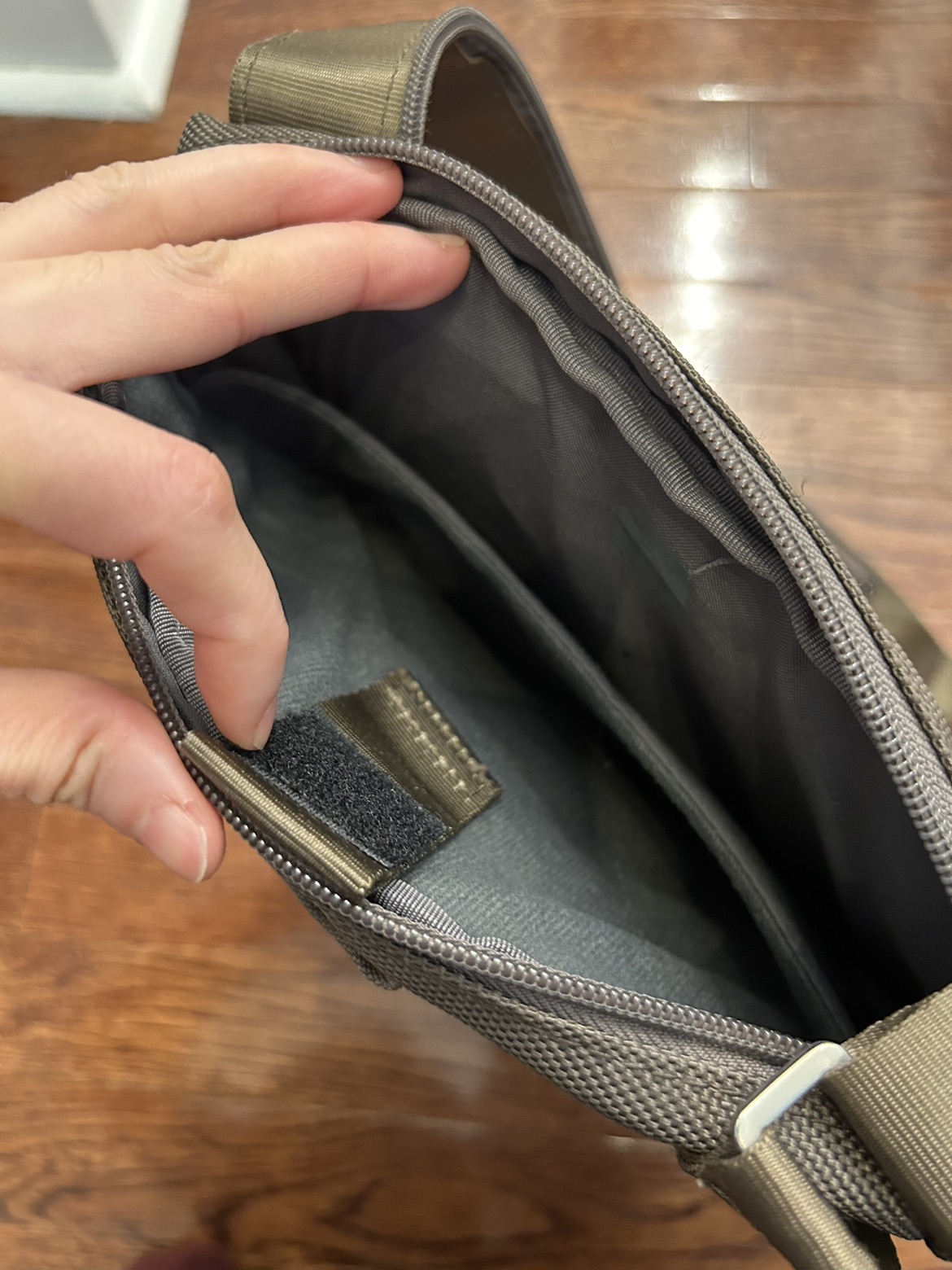 Tucano iPad or tablet case/bag image indicator(3)