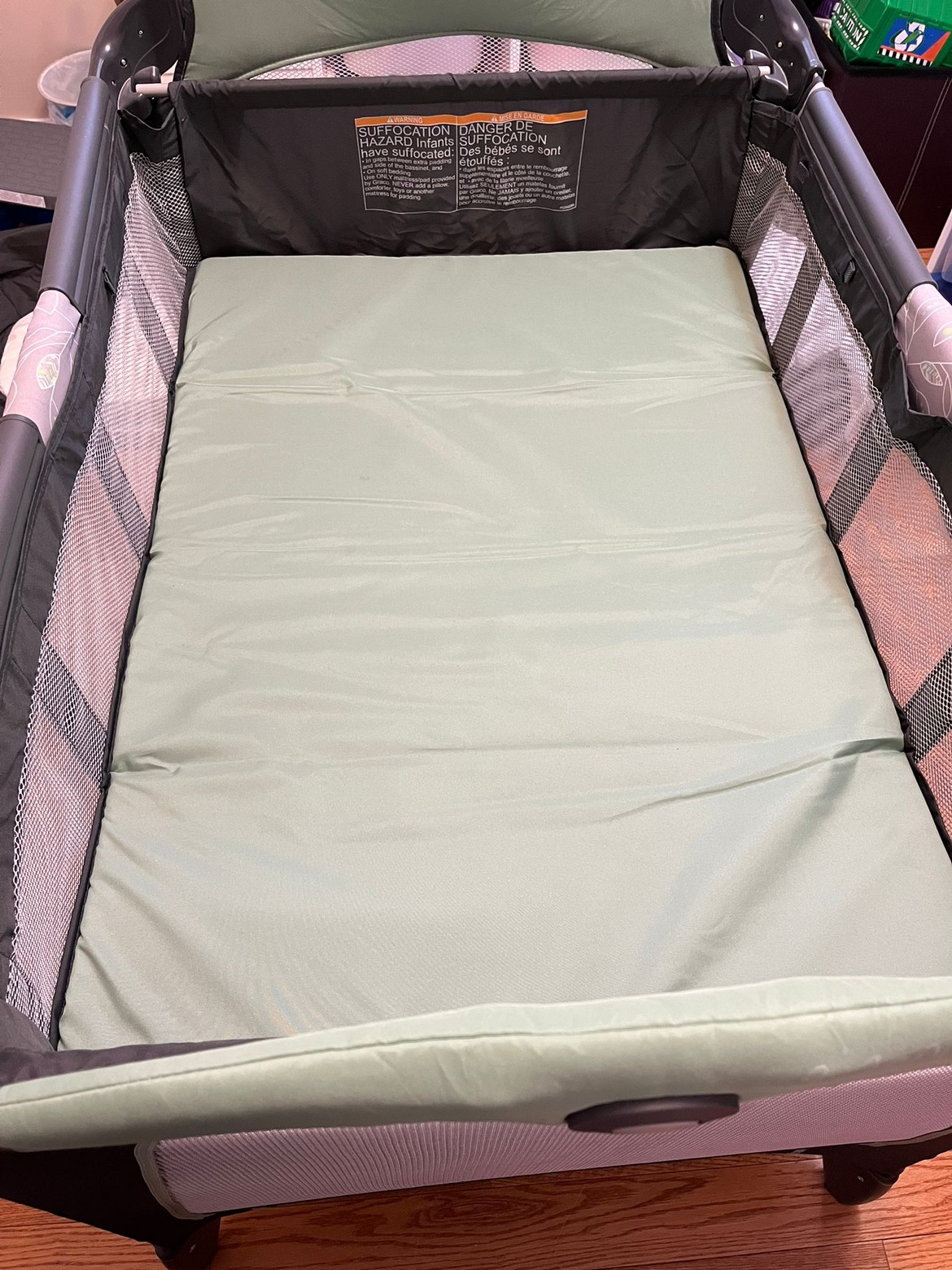 Bassinet/ playpen/ playard like new - photo 3