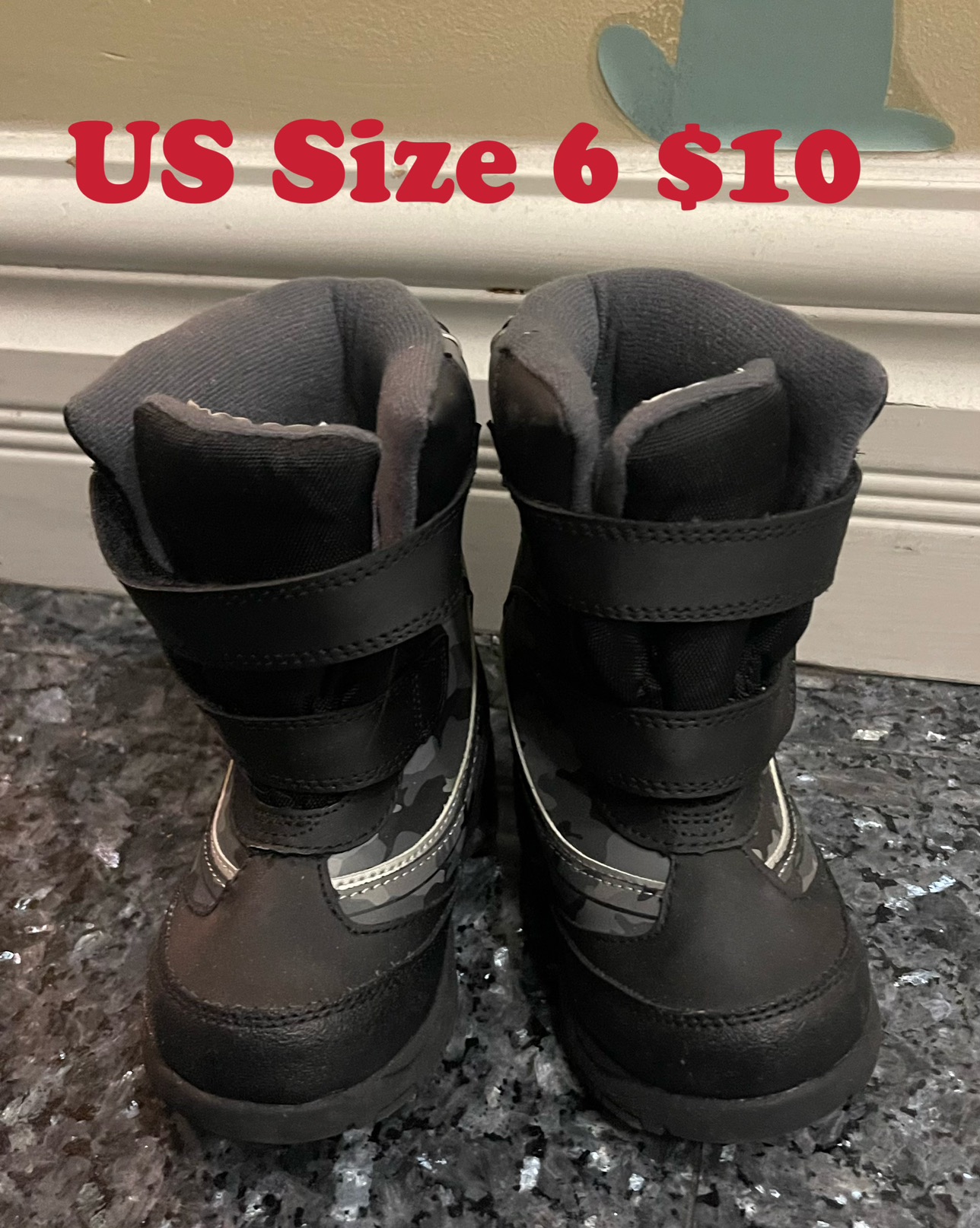 Snow boots