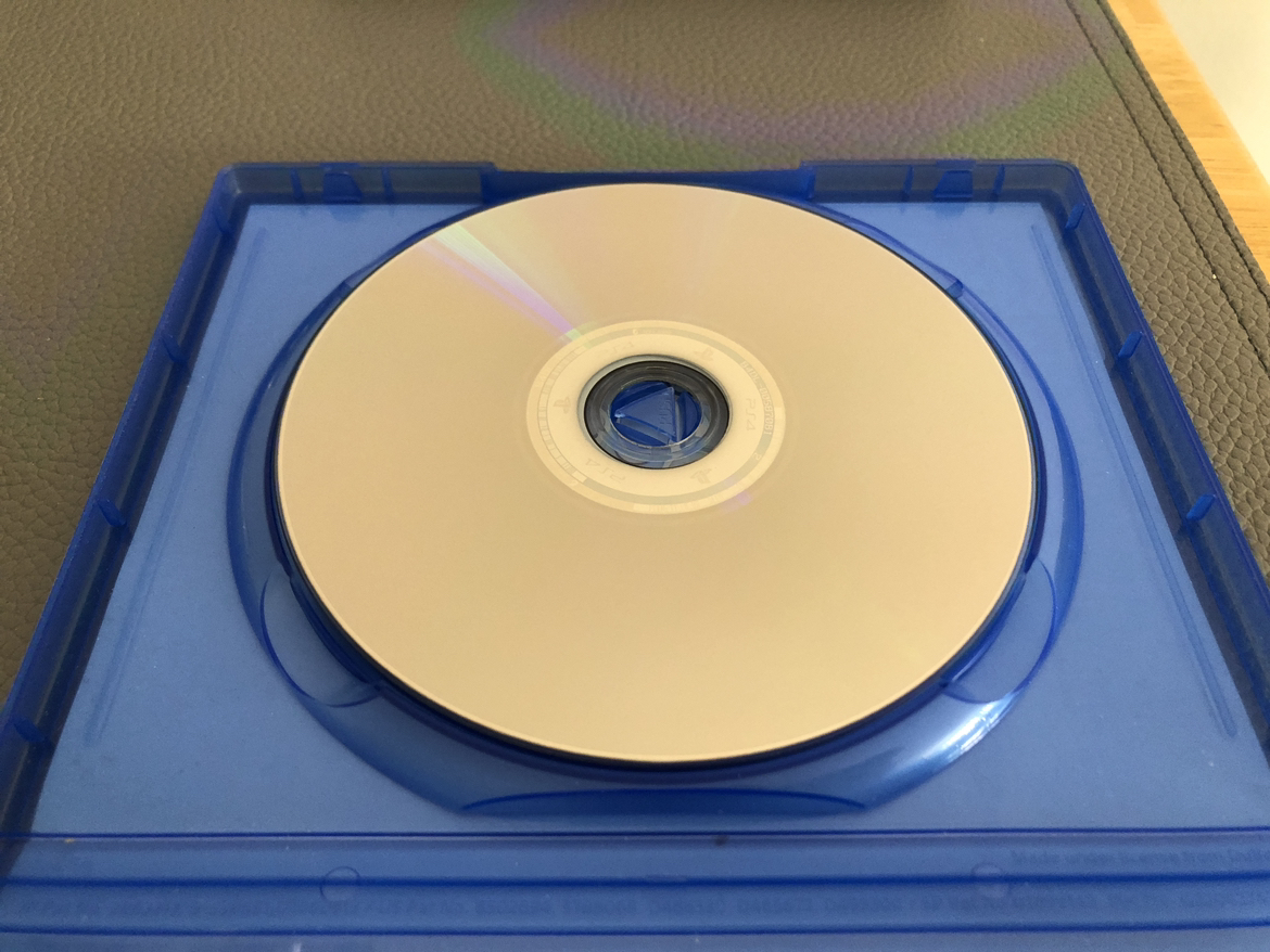 PS 4 500GB controller, camera, games image indicator(3)