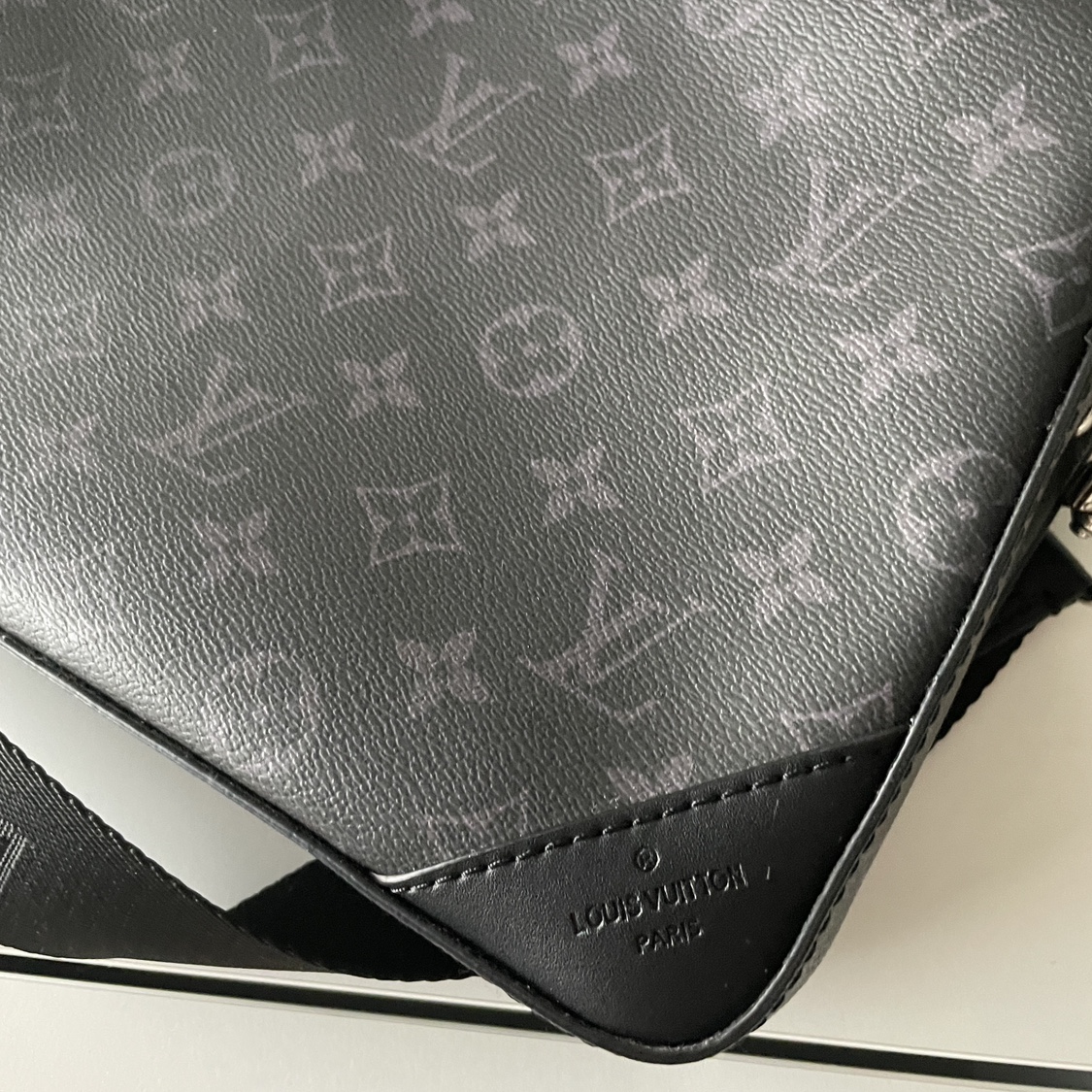 LV dual cross bag. - photo 2