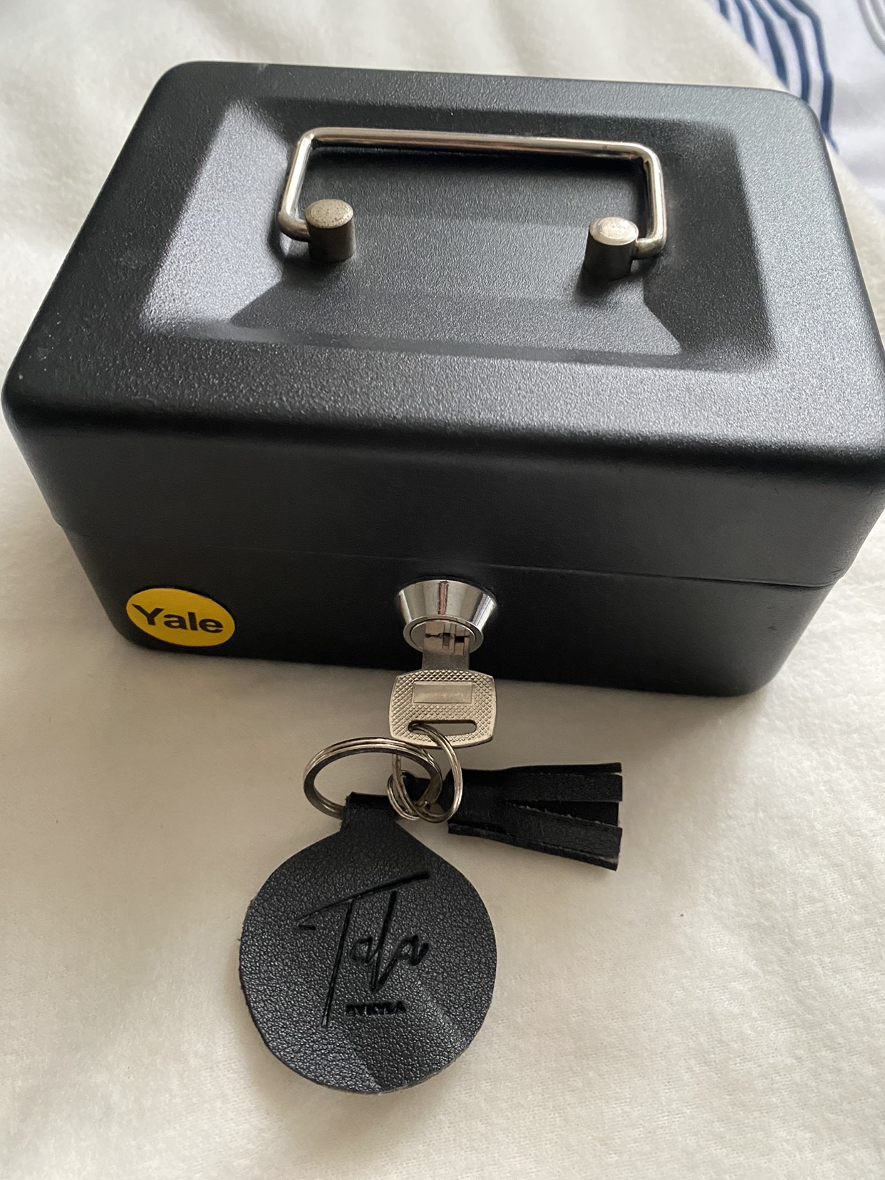 Cash box