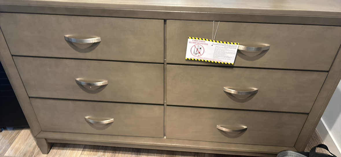 Dresser & mirror - photo 3