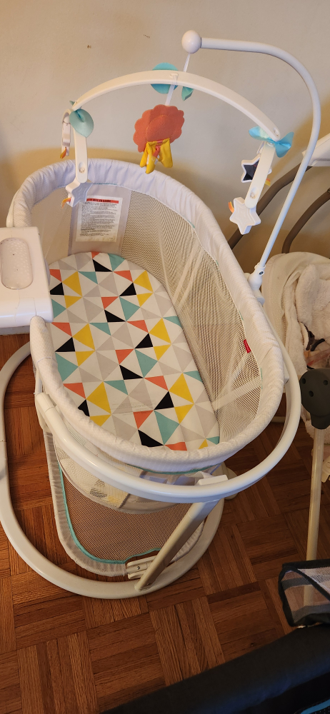 Fisher price bassinet for sell in very good condition - photo 4