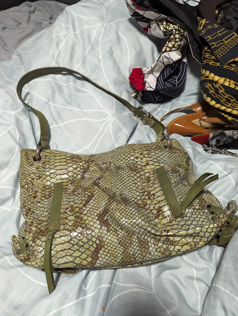Fine leather handbag thumbnail