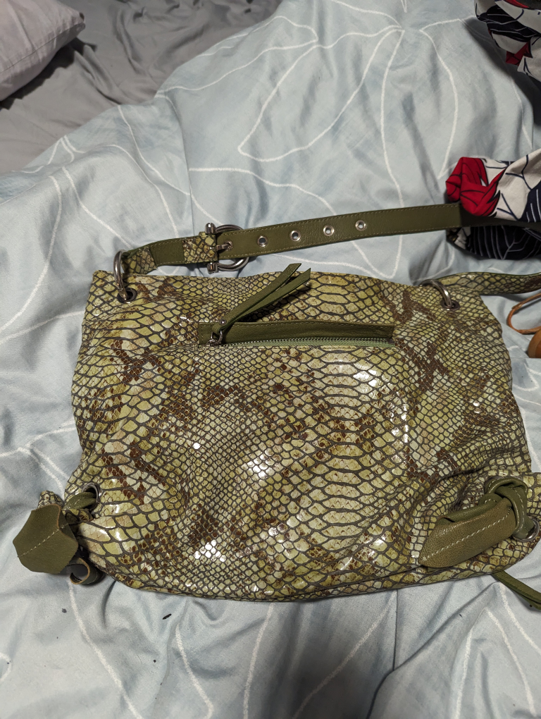 Fine leather handbag image indicator(2)