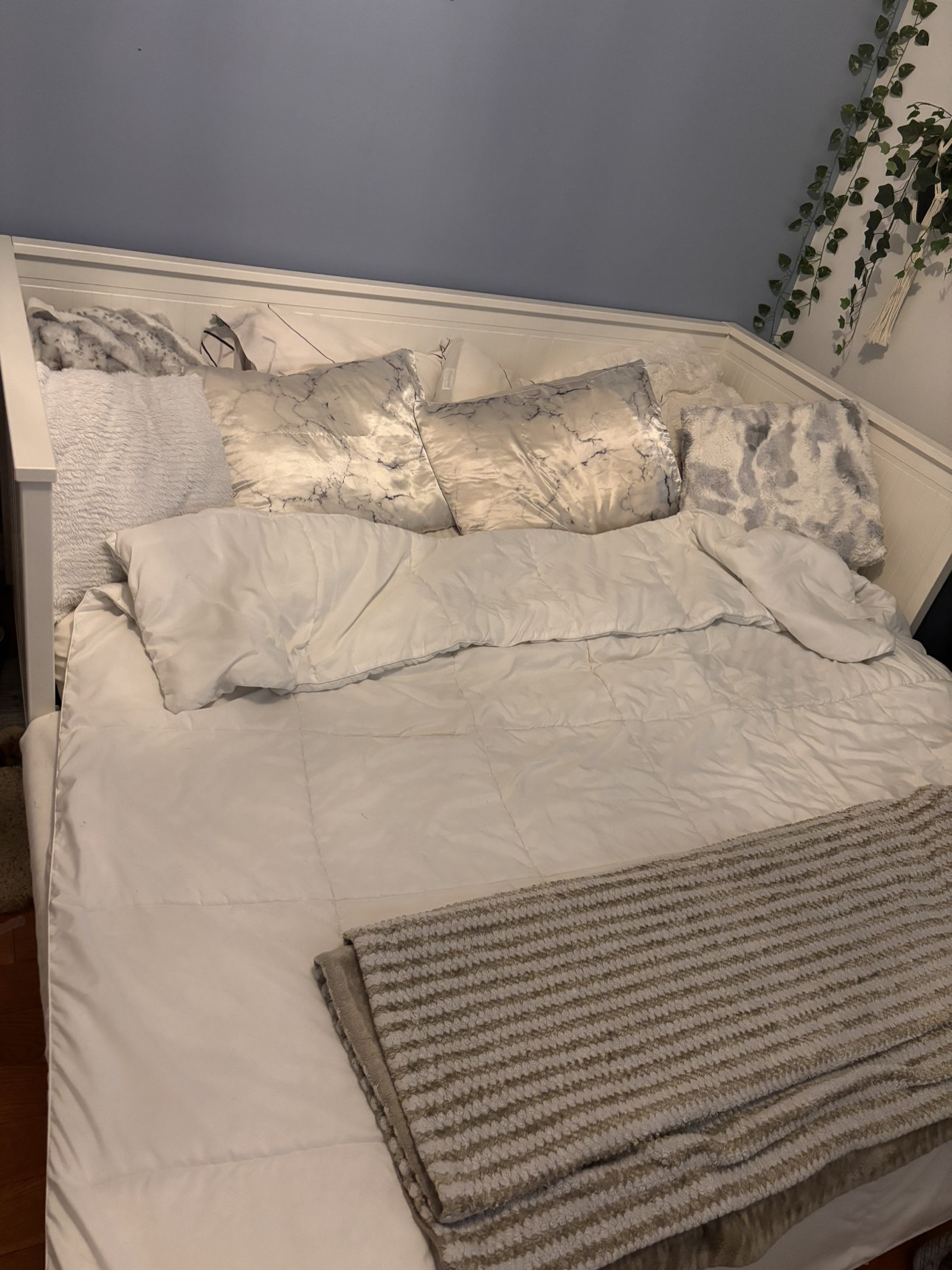 IKEA Hemnes daybed - white