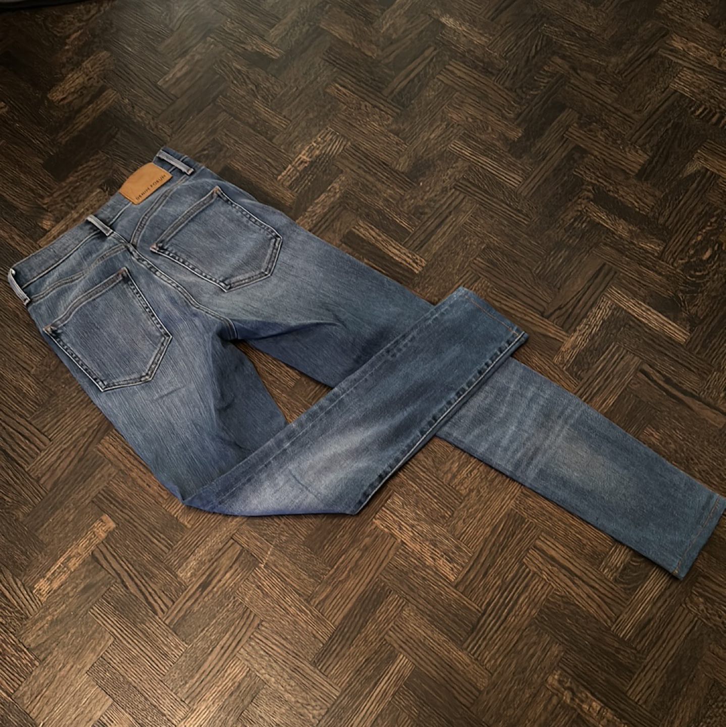 Aritzia | Lola High Rise Skinny Jeans image indicator(4)