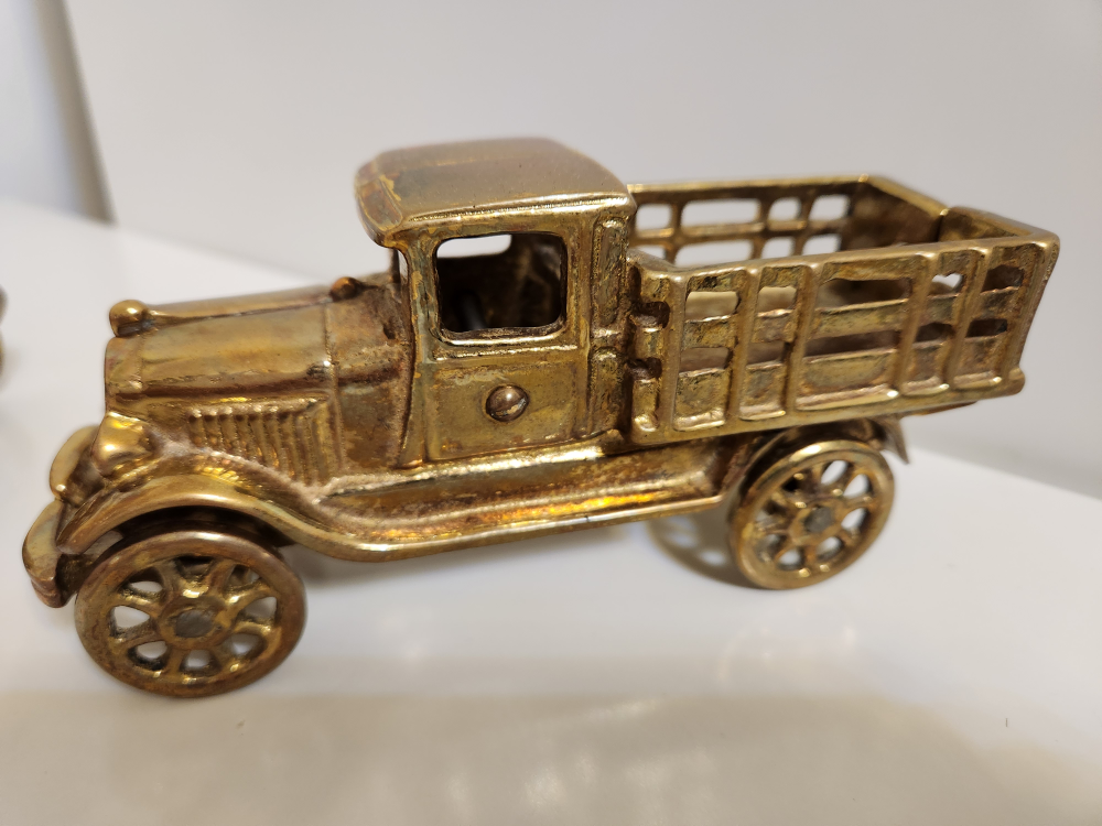 Vintage Brass Car paperweight  image indicator(4)