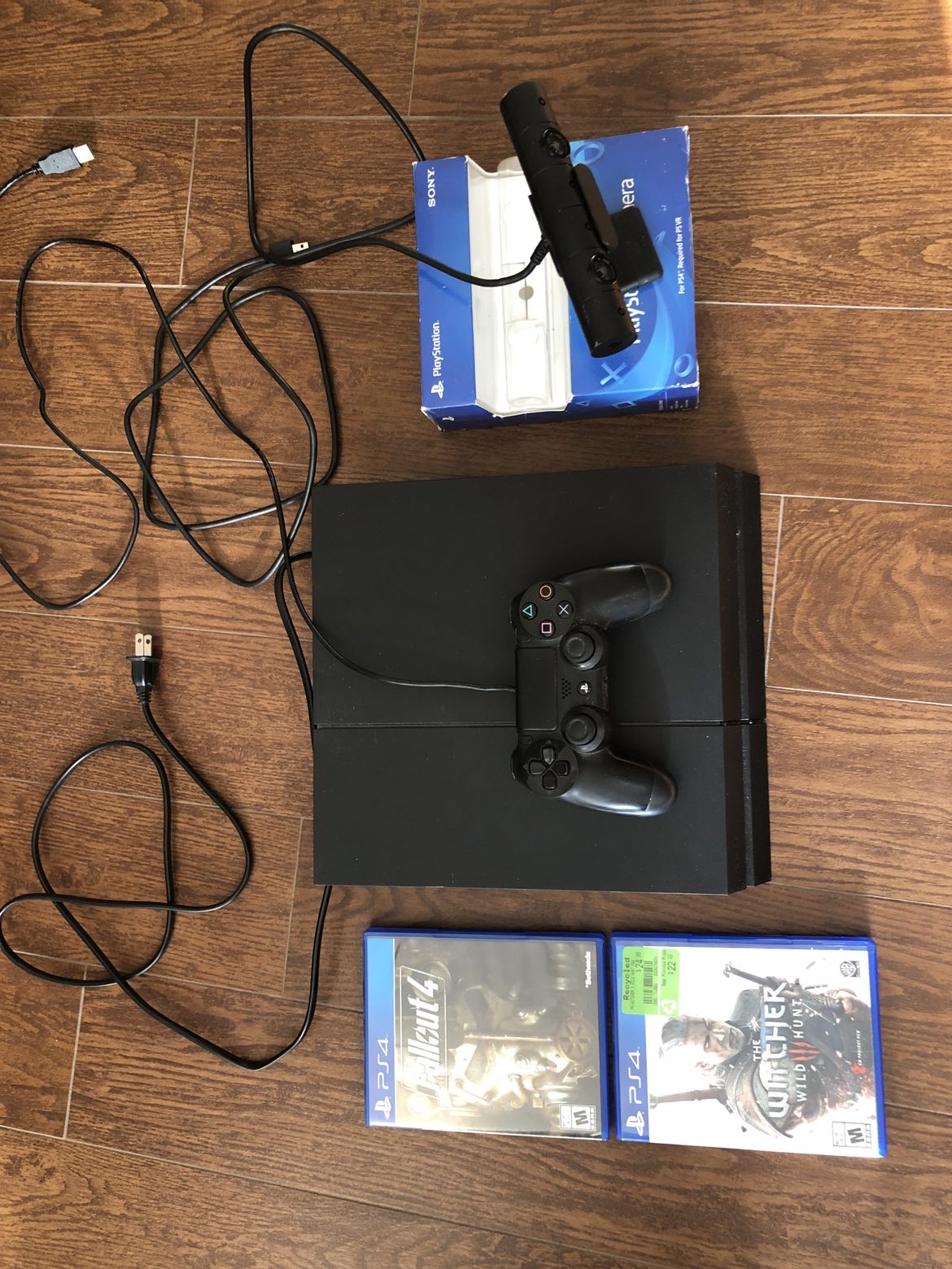 PS 4 500GB controller, camera, games image indicator(2)