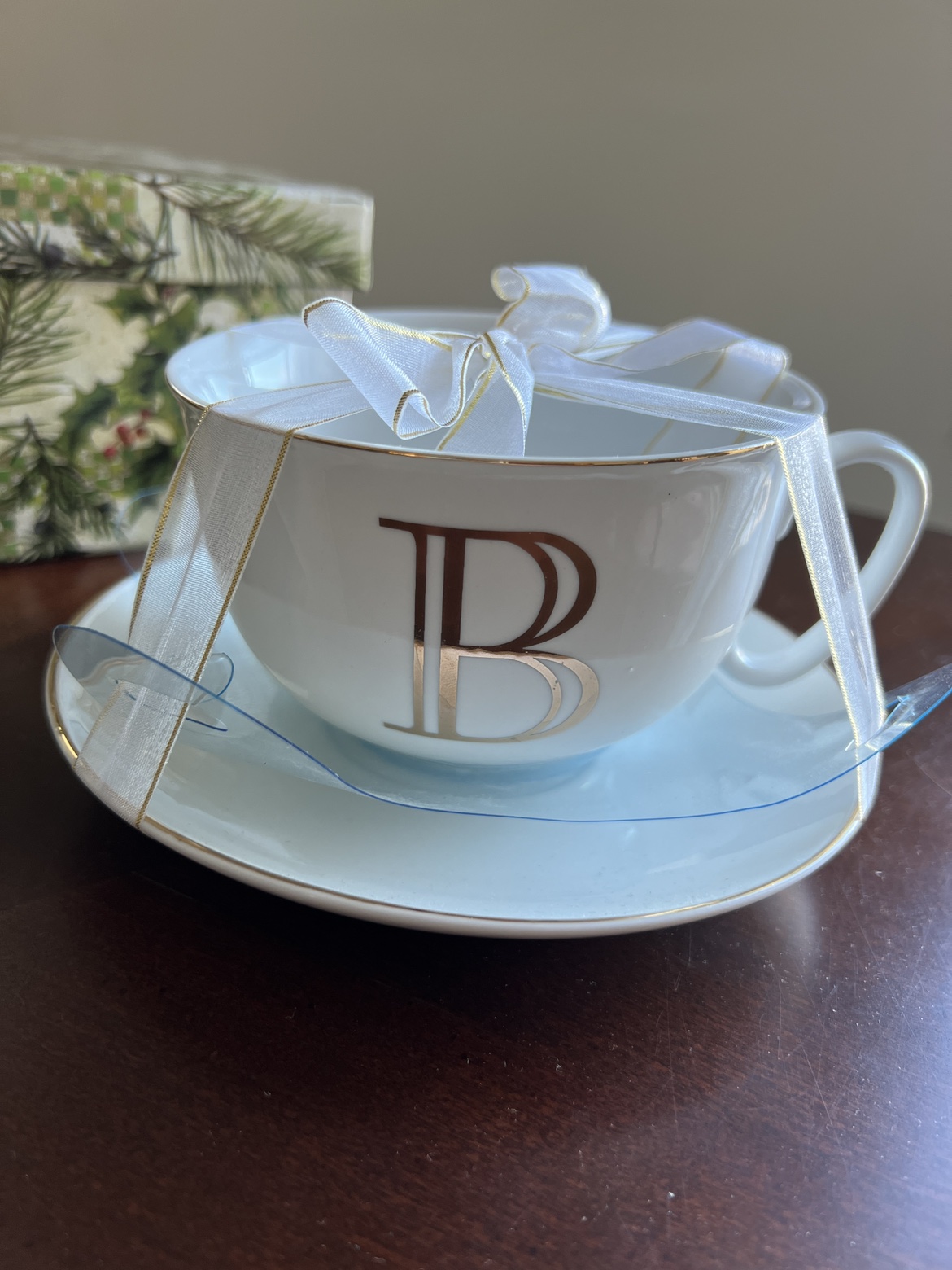 “B” Cup and Saucer - Gift Set image indicator(3)