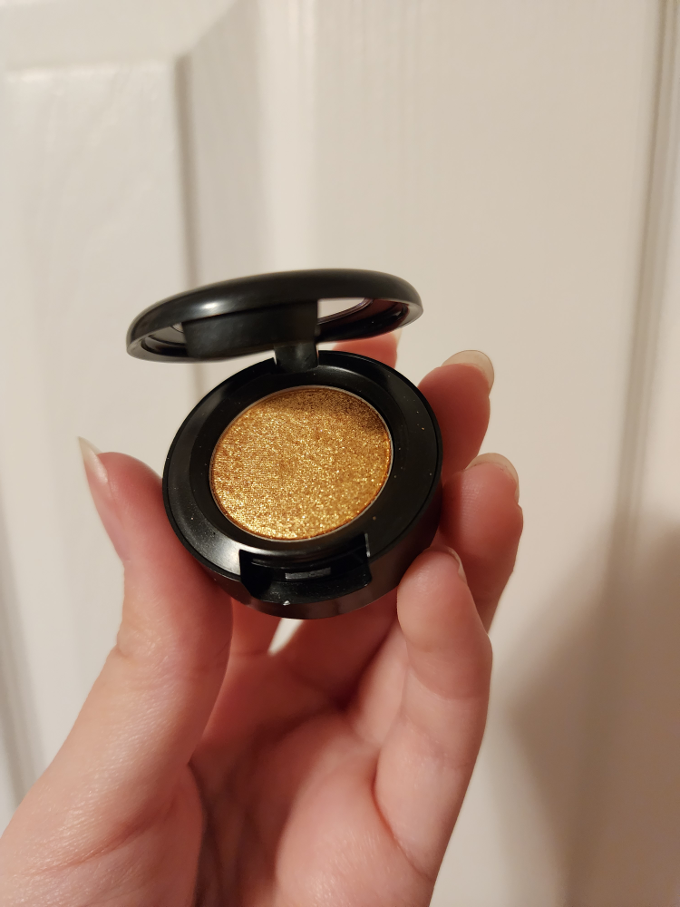 golden glitter eyeshadow ✨️ image indicator(4)