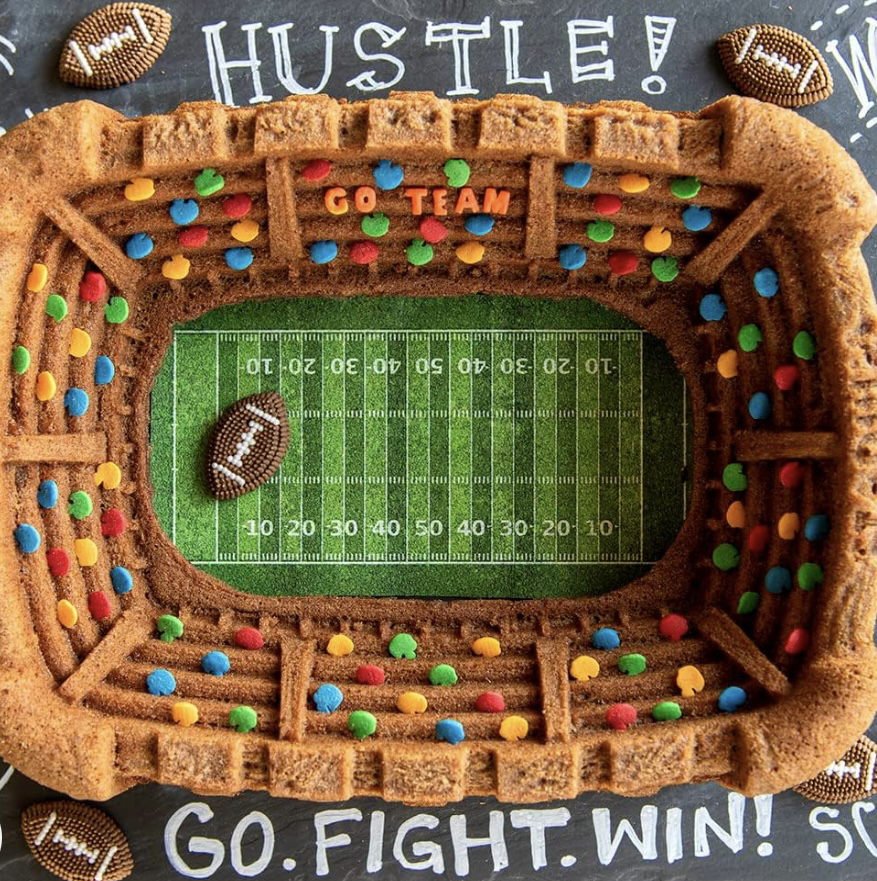 Nordic ware stadium cake pan - photo 4