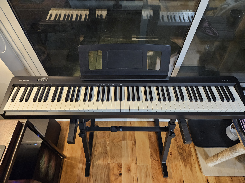 Roland FP-10 Digital Piano