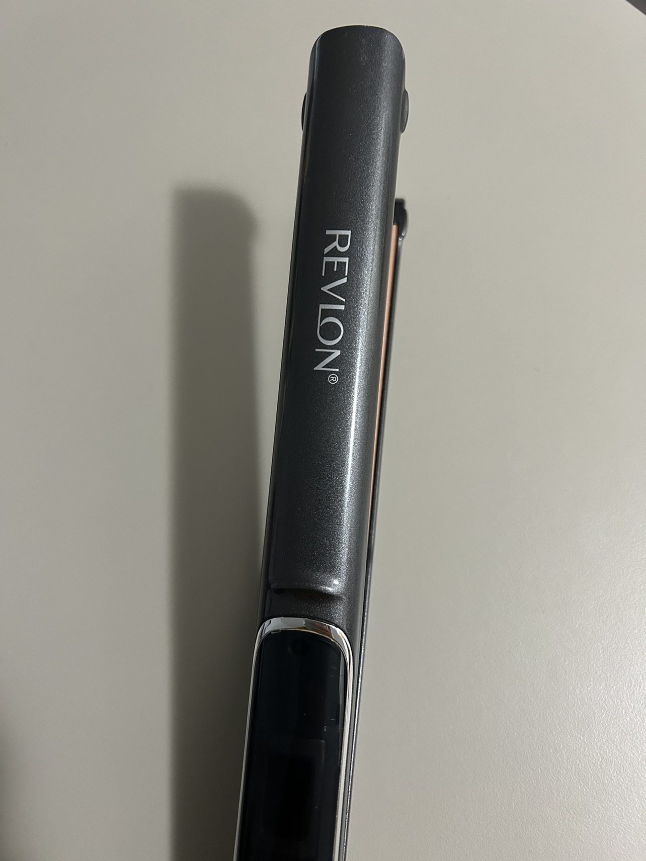 Revlon Hair Straightener- Like new! - photo 4