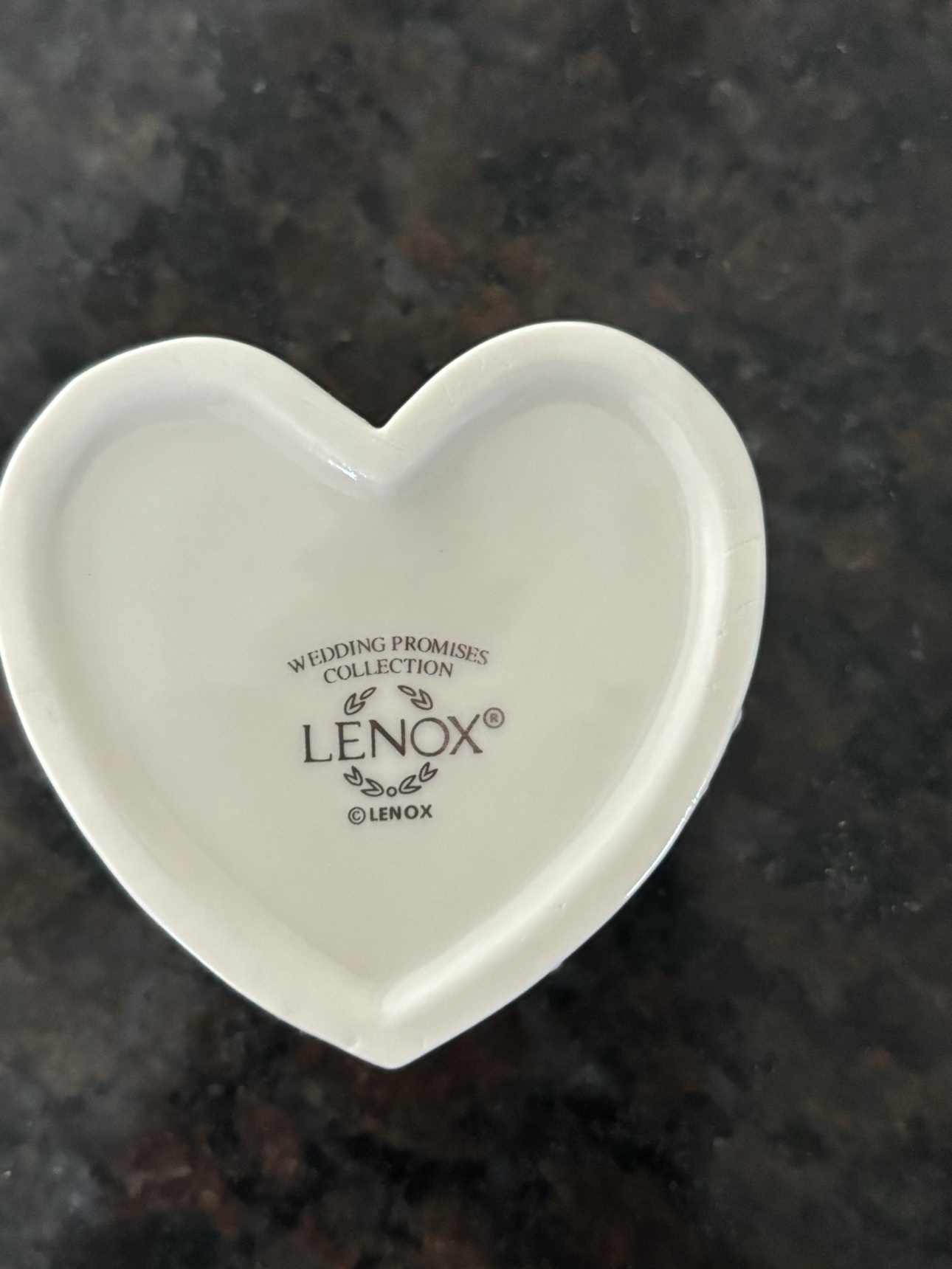 Elegant Lenox Porcelain Heart Shaped Ring Box image indicator(3)