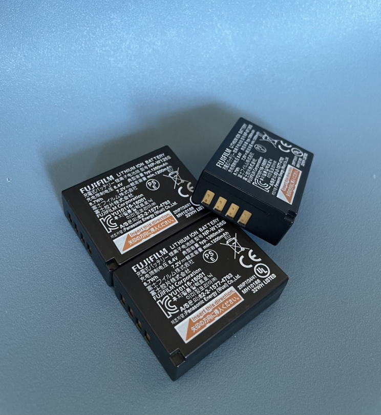 Fuji X-T3 with Vertical grip and 3 Fuji lenses can cover all image indicator(9)