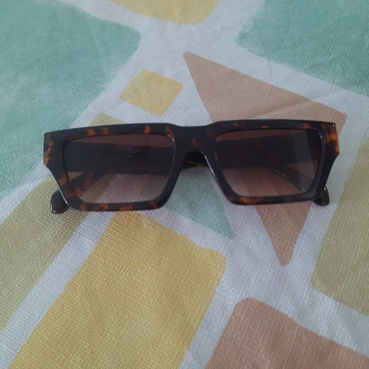 Men's sunglasses thumbnail