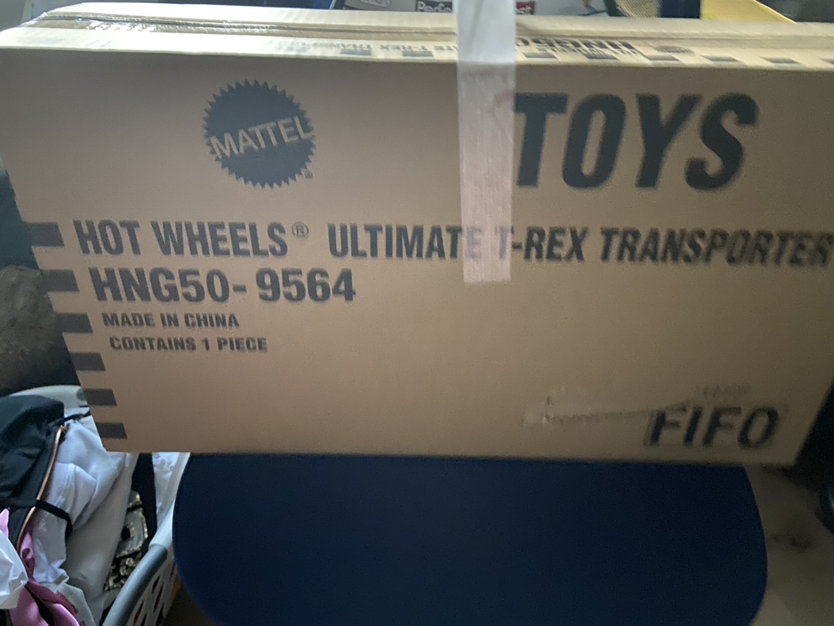 Hot wheels ultimate T-Rex transporter-New in box image indicator(2)