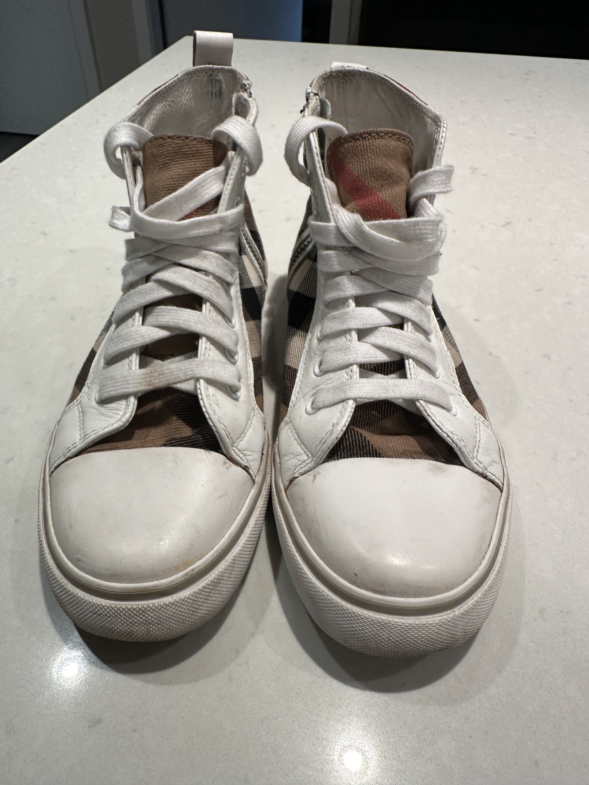 Burberry high tops - youth or small women’s - photo 2