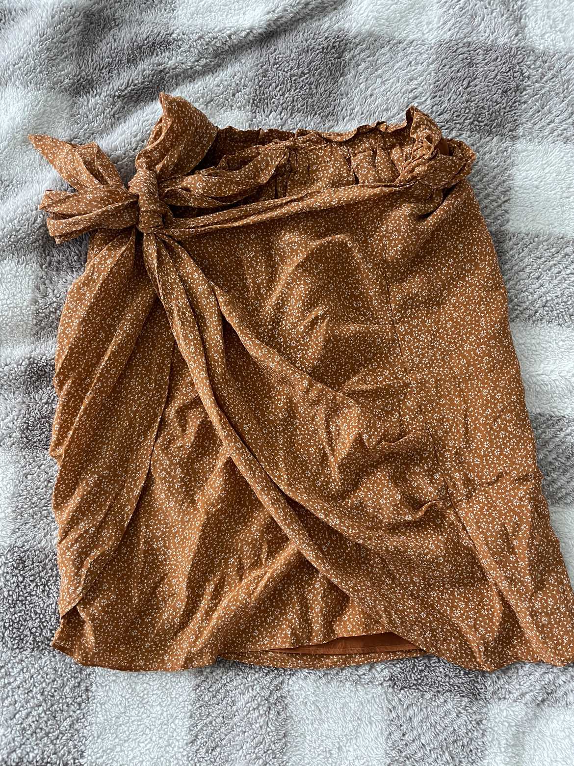 Cute mini skirt 100% silk size 0 image indicator(2)