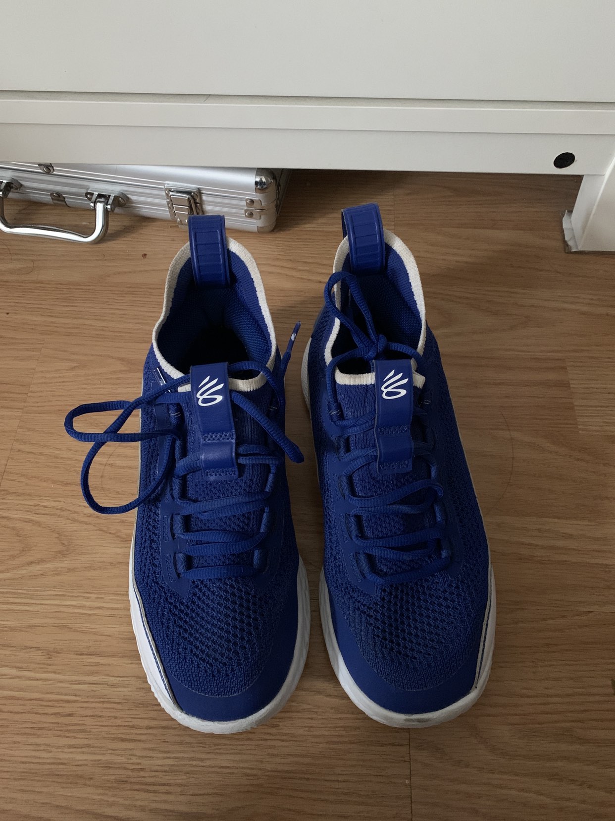 Curry basketball shoe