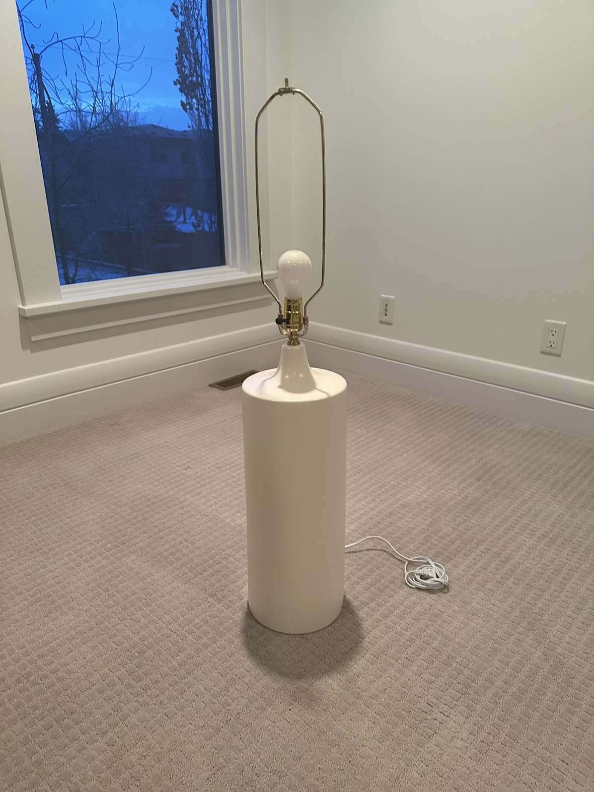 Table lamp w/ shade - photo 3