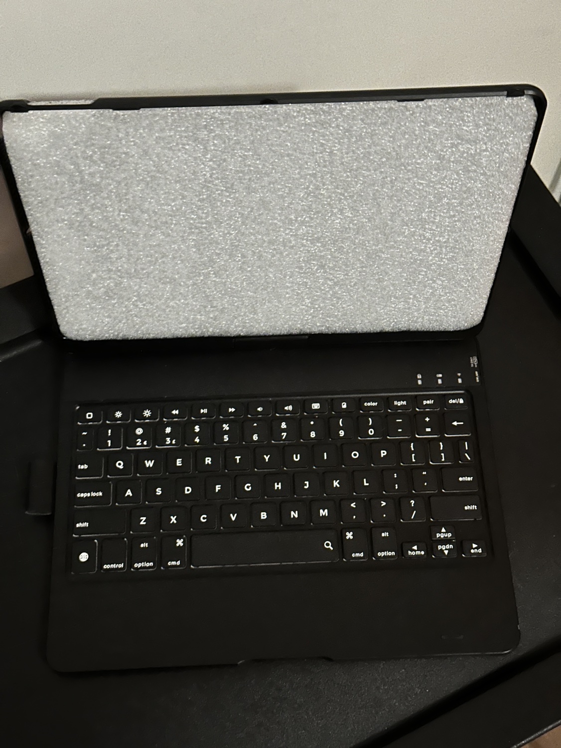 7-in-1 Keyboard case for iPads image indicator(2)