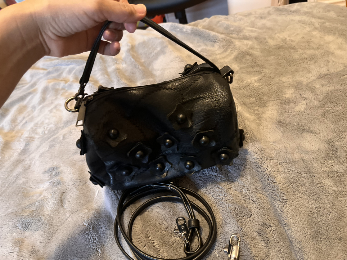 Leather crossbody bag image indicator(2)